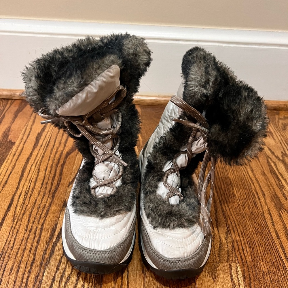 The North Face Kids' White and Gray Fur Boots